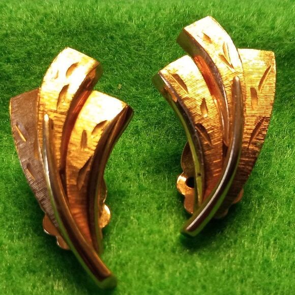 Vintage Kramer Clip Earrings - Picture 1 of 5